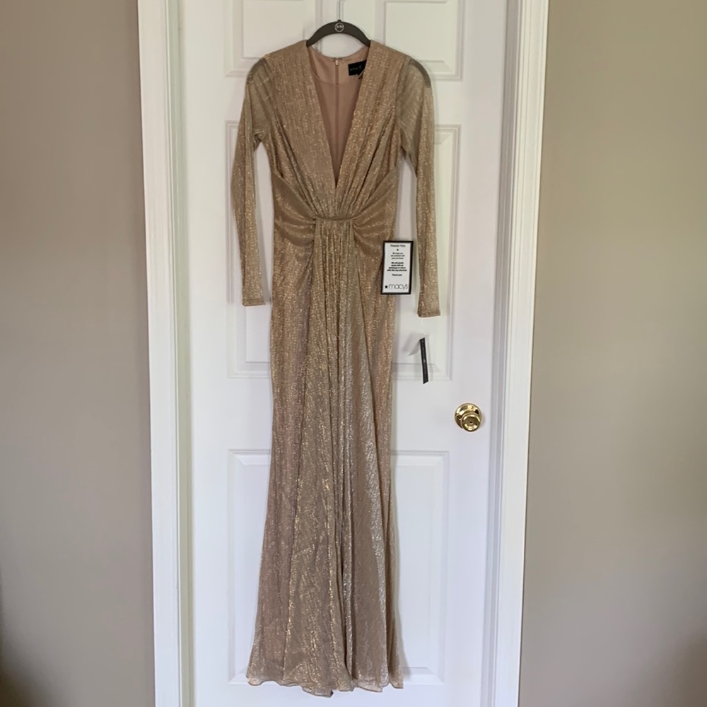 NWT Betsy and Adam long hold metallic gown
